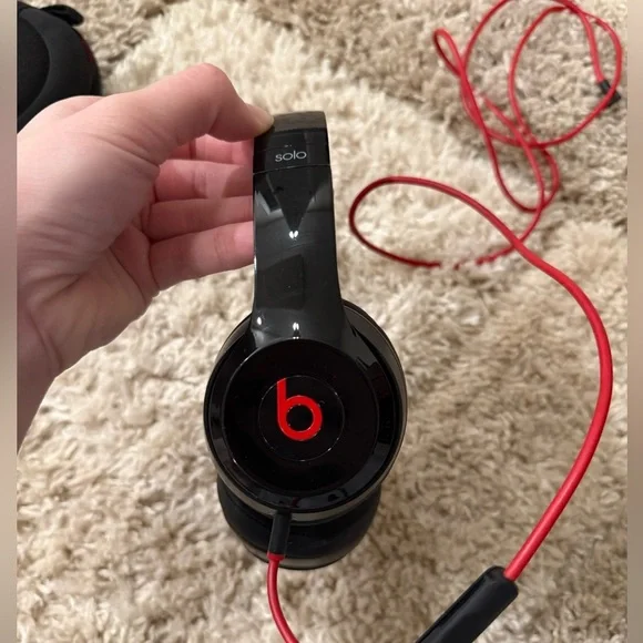 Beats by Dre Solo2 Wired Headphones - Picture 6 of 7